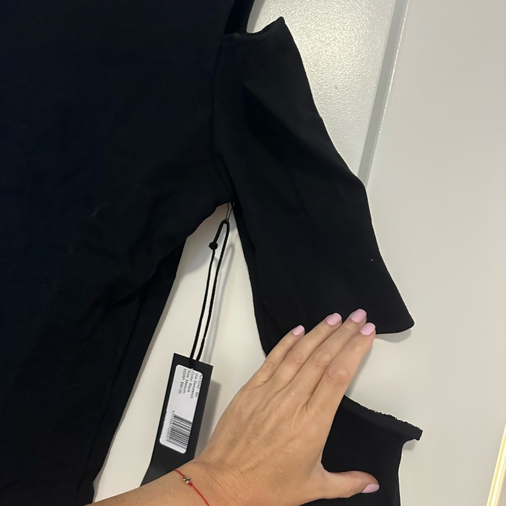 Noli Classic Black Crew Neck Top